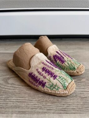 Soludos Natural Espadrille with Purple Flower Embroidery 6.5